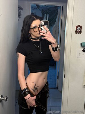 realliferay Nude Leaked Photo #9