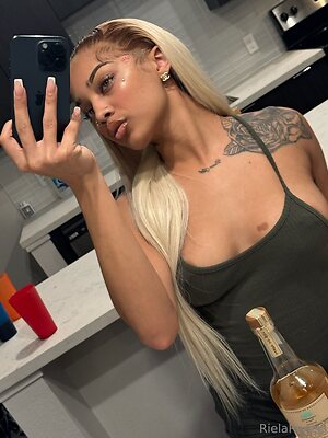 rielarenee Nude Leaked Photo #16