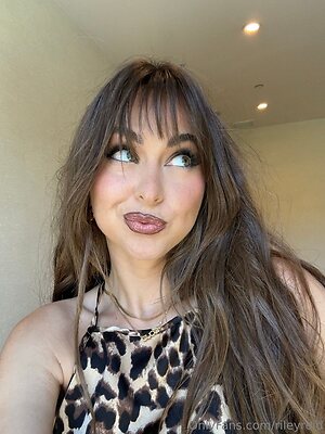 rileyreid Nude Leaked Photo #18