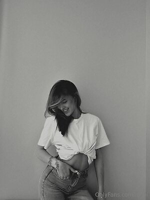 ro ni Nude Leaked Photo #4