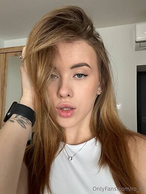 ro ni Nude Leaked Photo #11