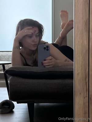 ro ni Nude Leaked Photo #14