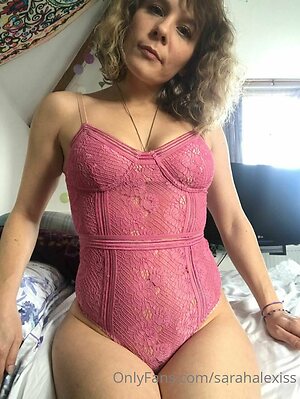 sarahalexiss Nude Leaked Photo #10