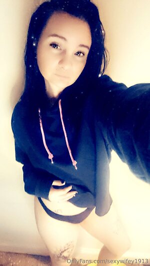 sexywifey1913 Nude Leaked Photo #19