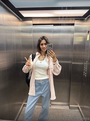 sharizelka Nude Leaked Photo #33