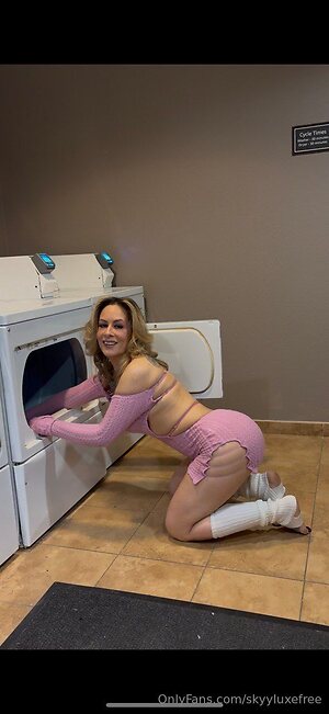 skyyluxefree Nude Leaked Photo #32