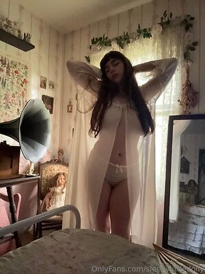 sleepylittledolly Nude Leaked Photo #14