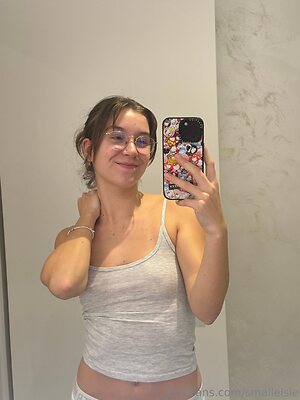 smallelsie Nude Leaked Photo #17