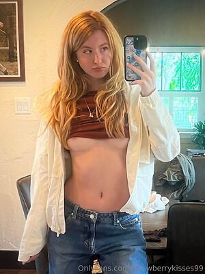 strawberrykisses99 Nude Leaked Photo #7