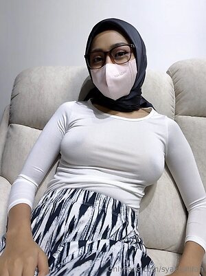 syakhalifah Nude Leaked Photo #2