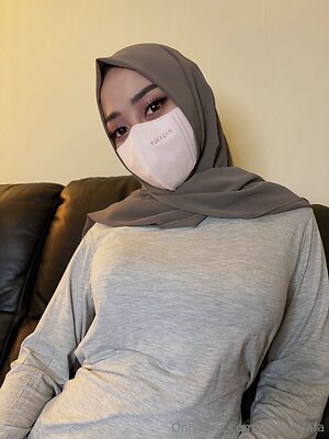 syakhalifah Nude Leaked Photo #10
