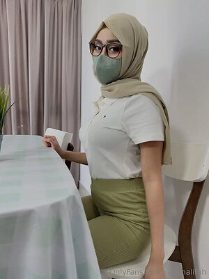 syakhalifah Nude Leaked Photo #12