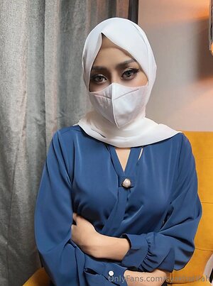 syakhalifah Nude Leaked Photo #14