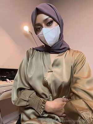 syakhalifah Nude Leaked Photo #15
