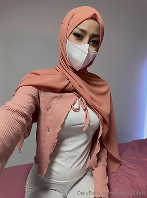syakhalifah Nude Leaked Photo #16