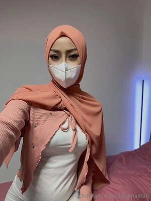 syakhalifah Nude Leaked Photo #17