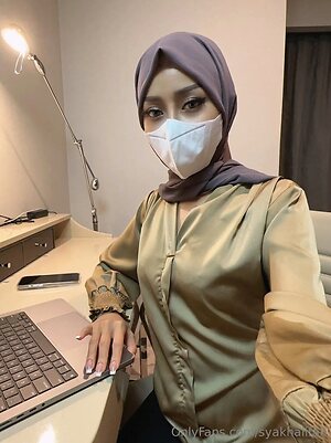 syakhalifah Nude Leaked Photo #24