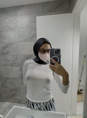 syakhalifah Nude Leaked Photo #41