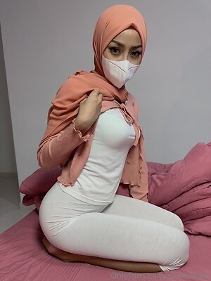 syakhalifah Nude Leaked Photo #48