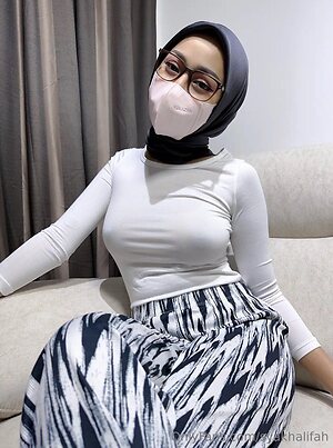syakhalifah Nude Leaked Photo #55