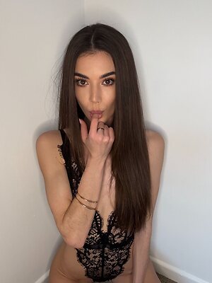 tara tiny Nude Leaked Photo #4