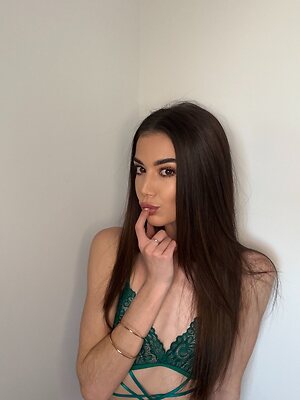 tara tiny Nude Leaked Photo #9