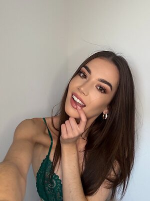 tara tiny Nude Leaked Photo #10