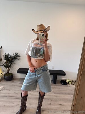 tayylavie Nude Leaked Photo #12