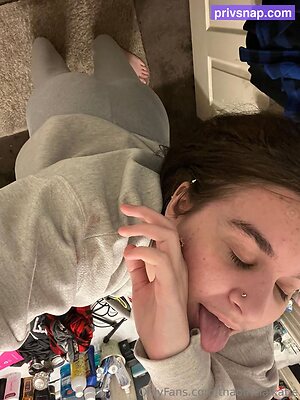 thaofficialkatie Nude Leaked Photo #24