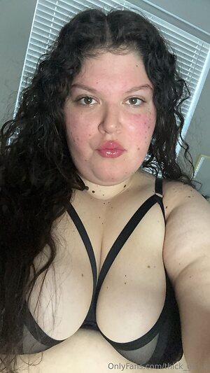 thick girl k Nude Leaked Photo #6