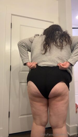 thick girl k Nude Leaked Photo #15