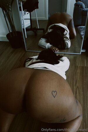 thickassimanii Nude Leaked Photo #7