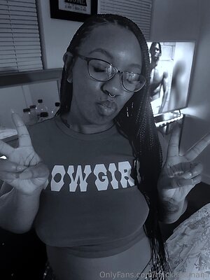 thickassimanii Nude Leaked Photo #12