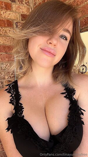 tinayummyfree Nude Leaked Photo #8