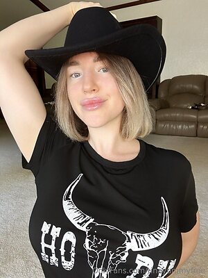 tinayummyfree Nude Leaked Photo #16