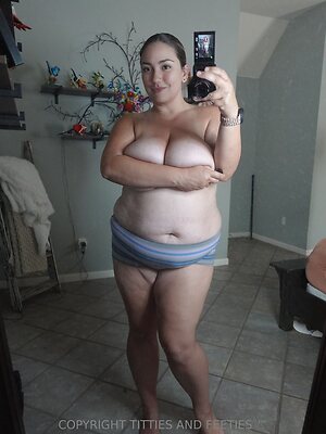 tittiesandfeeties Nude Leaked Photo #3