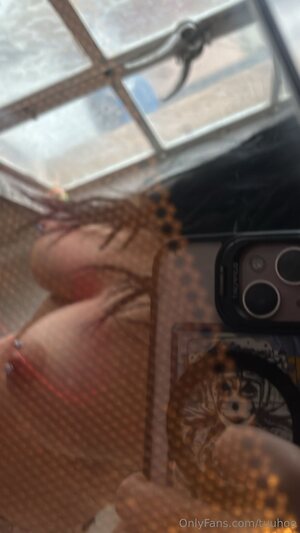 tuuhoe Nude Leaked Photo #13