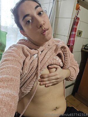 u457742314 Nude Leaked Photo #10