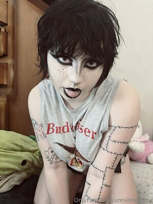 urevilmommy Nude Leaked Photo #6