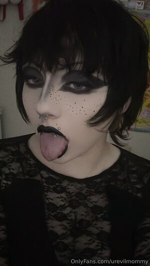 urevilmommy Nude Leaked Photo #7