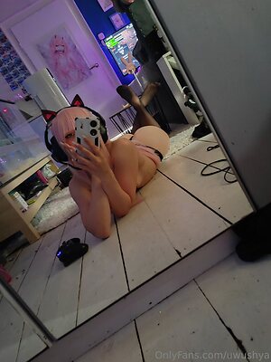 uwushya Nude Leaked Photo #17