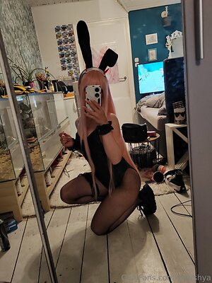 uwushya Nude Leaked Photo #19