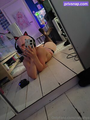 uwushya Nude Leaked Photo #33