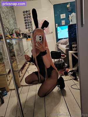 uwushya Nude Leaked Photo #35
