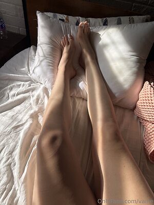 vaine Nude Leaked Photo #17