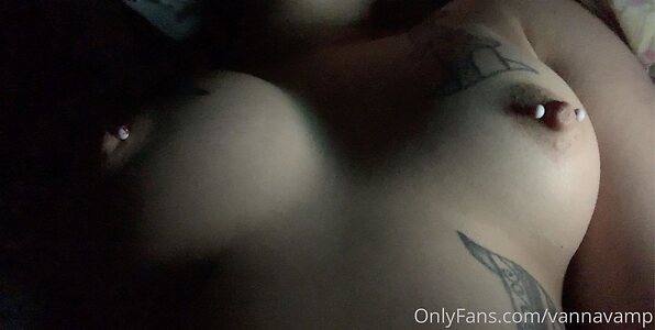 vannavamp Nude Leaked Photo #12