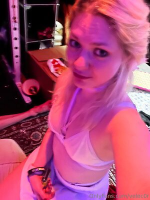 velec0r Nude Leaked Photo #36