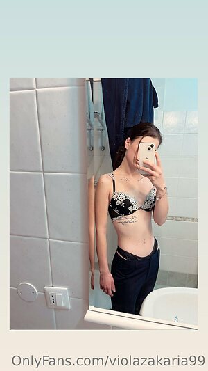 violazakaria99 Nude Leaked Photo #11