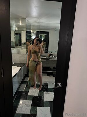 woealexandra Nude Leaked Photo #18