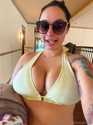 xoxopearlx Nude Leaked Photo #12